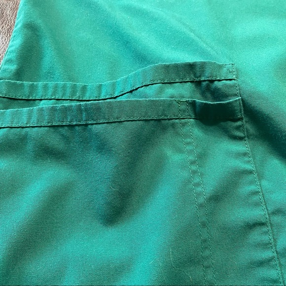 Cherokee Workwear 3 Pocket Rib Knit V Neck Scrub Top Hunter Green - Picture 7 of 12